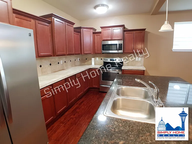 4518 Edgewater Blvd NE — Photo 2