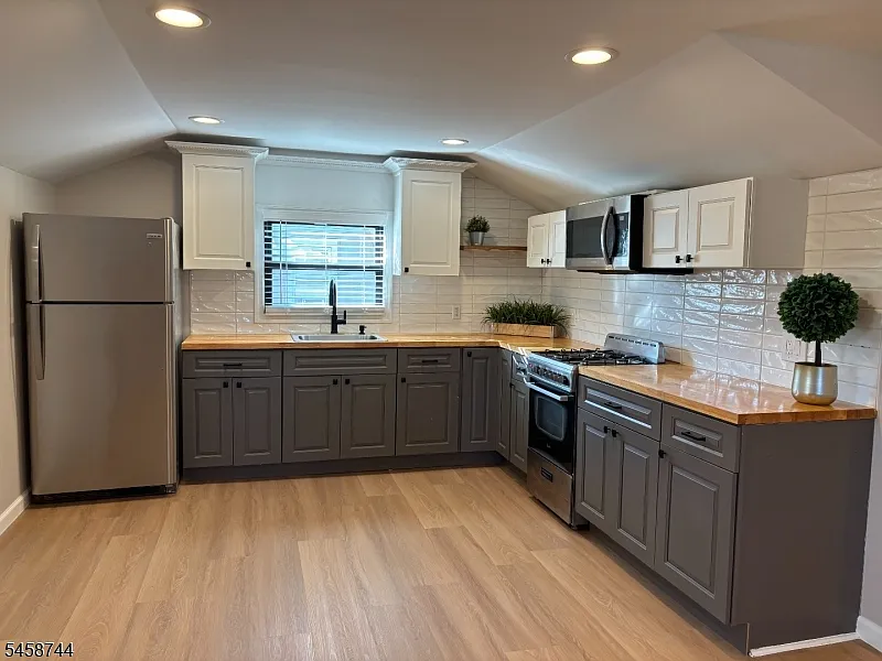 1 bed, 1.0 bath, $2,000 — Photo 4