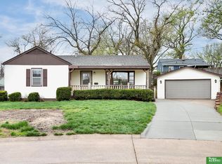 4014 Wright Cir, Omaha, NE 68105