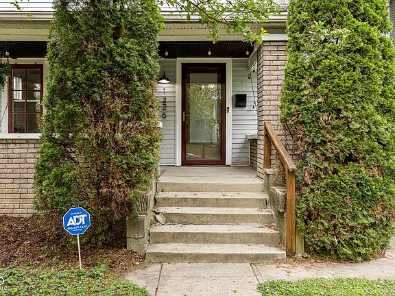 2nd image of 1226 N Temple Ave