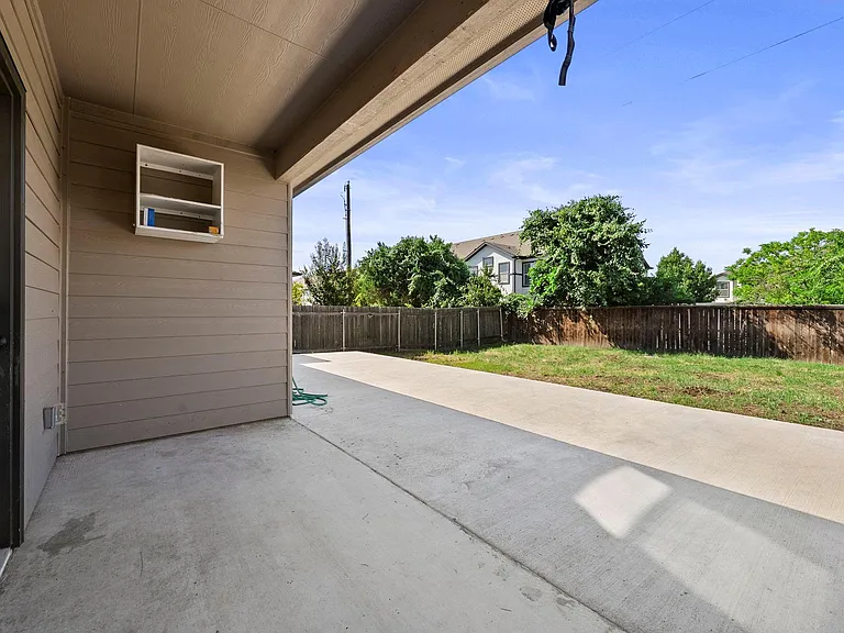 544 Ayinger Ln — Photo 35