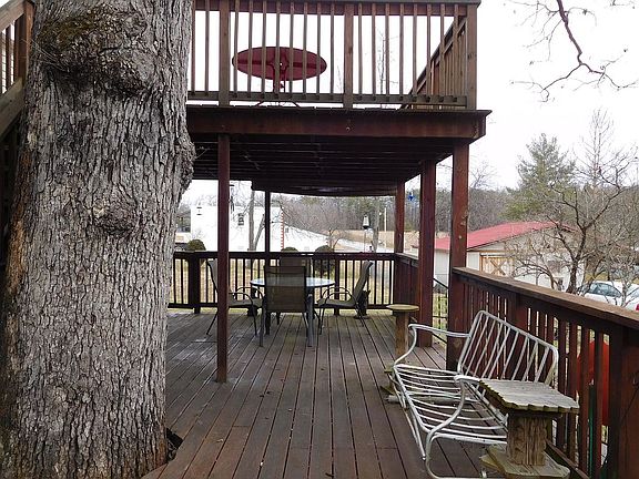3rd image of 2049 Crooked Spur Rd
