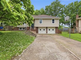 629 SW 36th Ter, Lees Summit, MO 64082