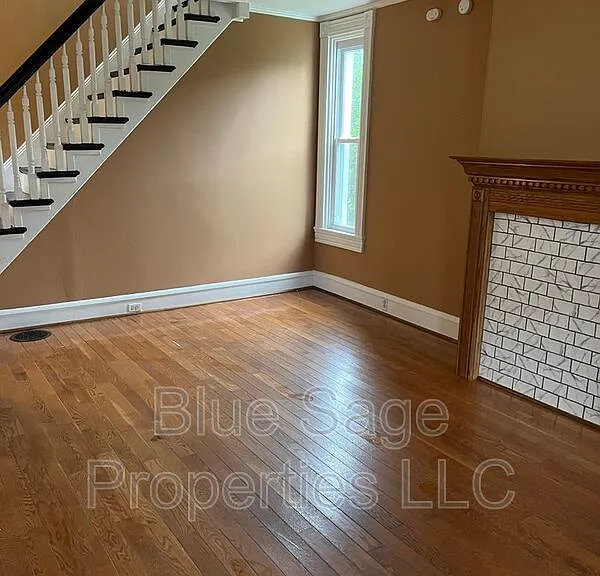 913 8th Ave — Photo 3