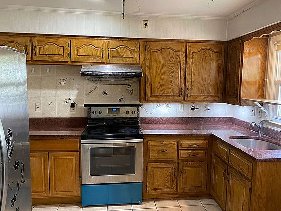 4th image of 52 Willow St