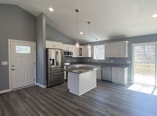 4 Quinn St, North Attleboro, MA 02760