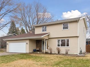 7495 Saratoga Dr, Chanhassen, MN 55317