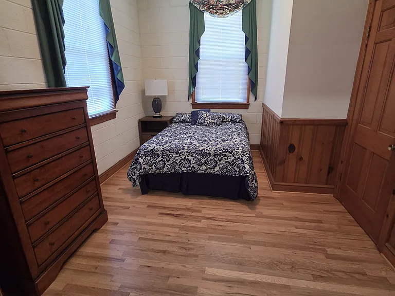 204 S King St — Photo 7