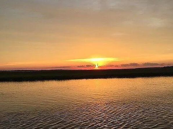 83 Cocktail Ln, Edisto Island, SC 29438