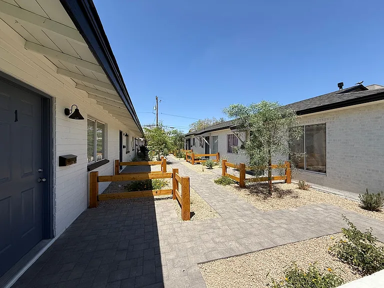 1402-1406 E Roosevelt St — Photo 13