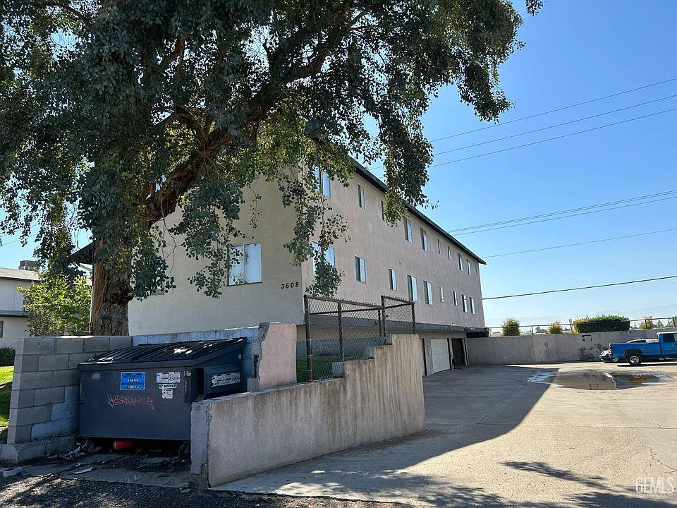 2nd image of 3608 Panama Ln
