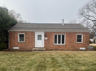 1110 S Gables Blvd, Wheaton, IL 60189