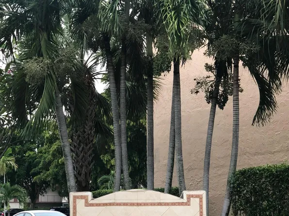 225 Bonnie Blvd, Palm Springs, FL