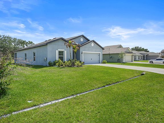 3rd image of 256 SW Grove Avenue
