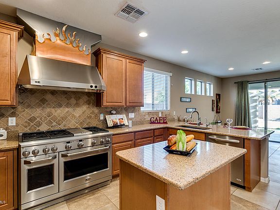 3rd image of 44327 W Windrose Dr
