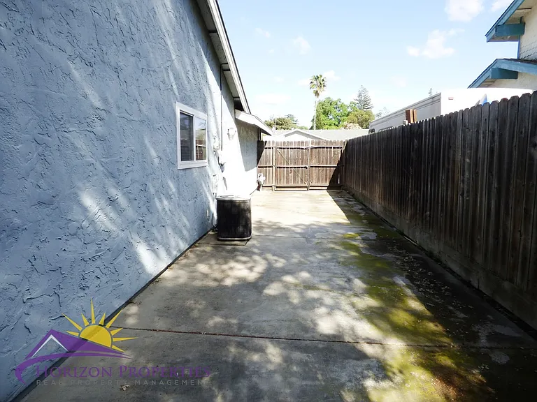 7928 Garry Oak Dr — Photo 29