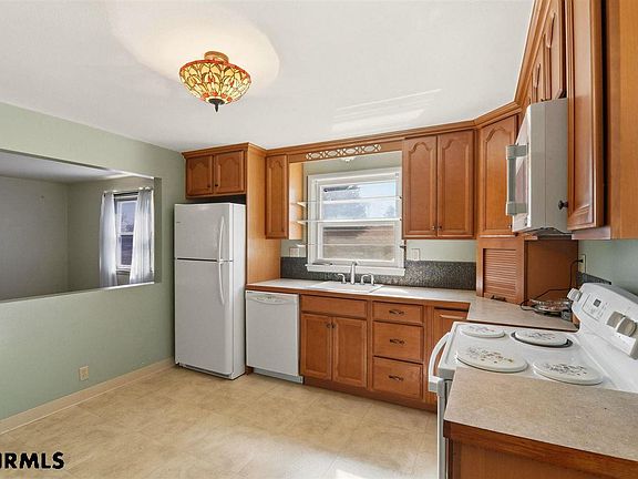 3rd image of 1326 Avenue L