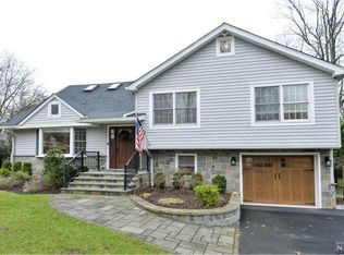 28 Hopkins St, Hillsdale, NJ 07642