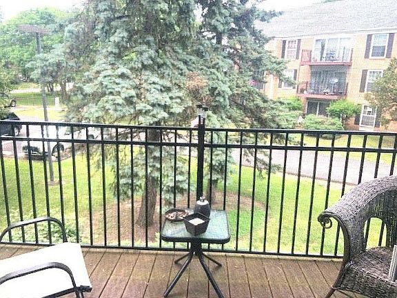 4th image of 5400 Carriageway Dr APT 202