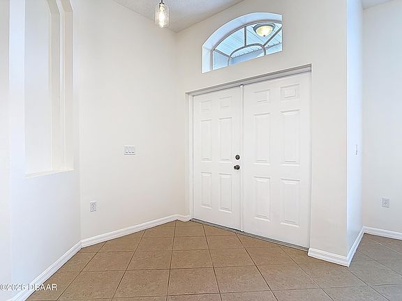 4th image of 32 Brunett Ln