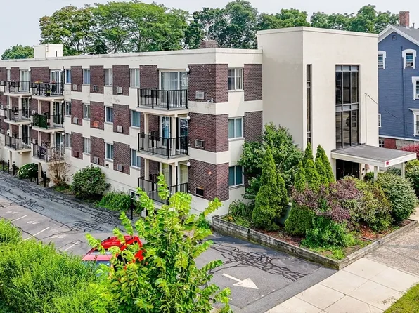 245 Lafayette St APT 1E, Salem, MA 01970