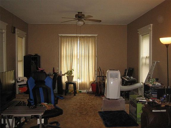 2nd image of 85 Bowen St
