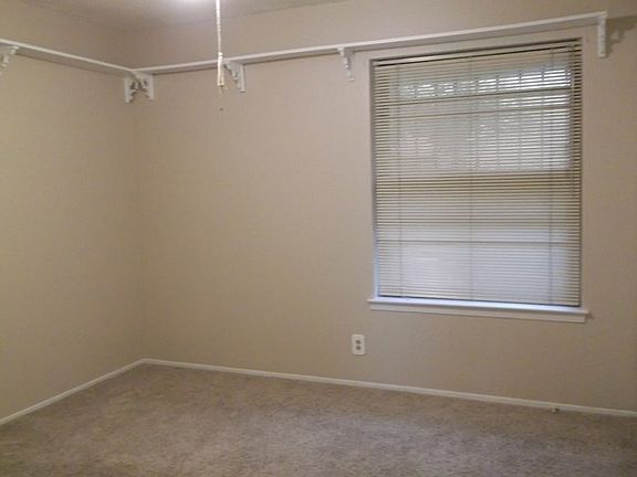 5th image of 5012 Bonham Ave