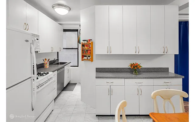 Sold by Douglas Elliman | media 16