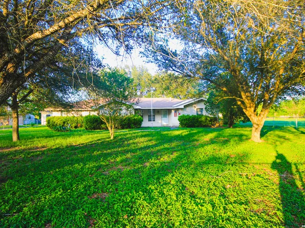 2547 MARI GAIL RD, Beeville, TX 78102