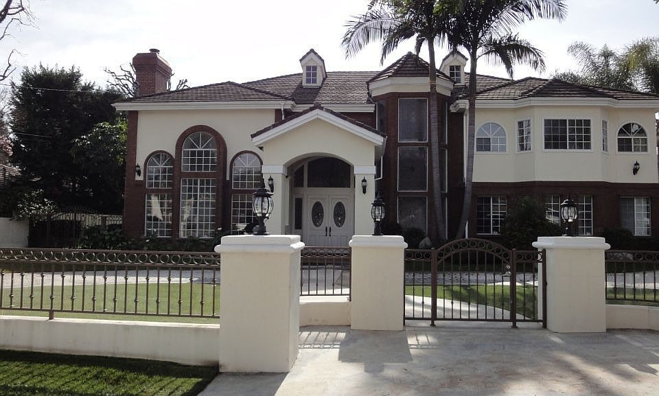 Front view-gated-circular driveway