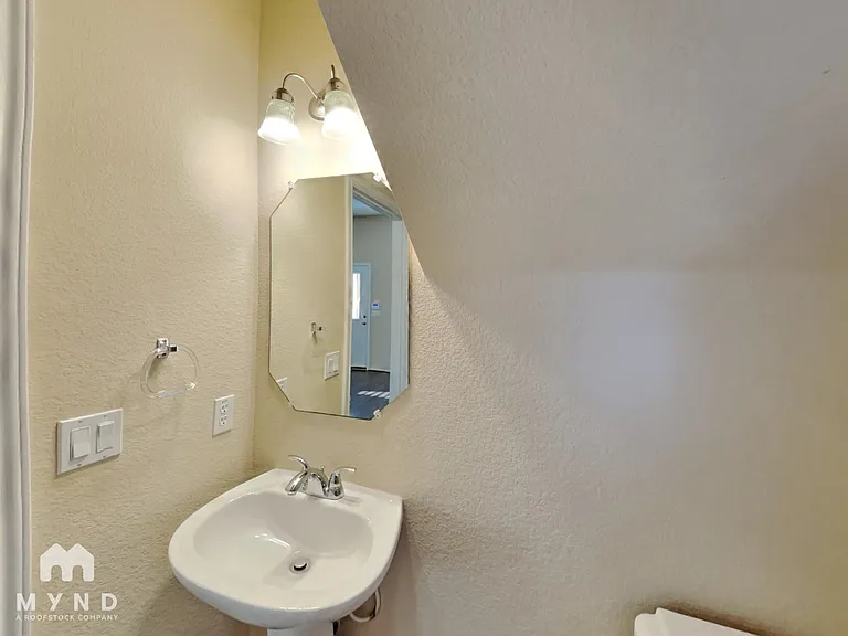 2216 Zach Scott St — Photo 15
