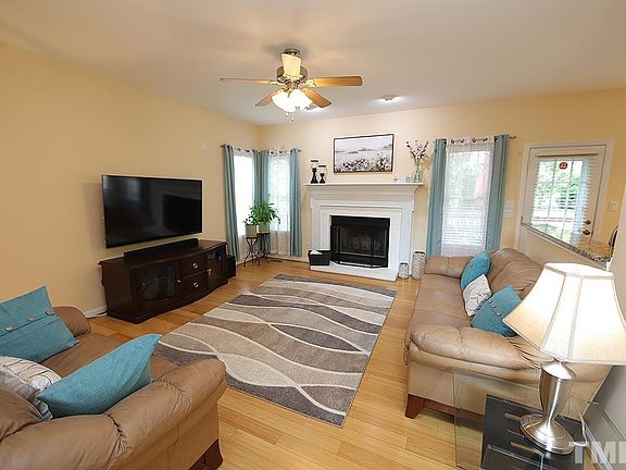 3rd image of 125 Streamview Dr