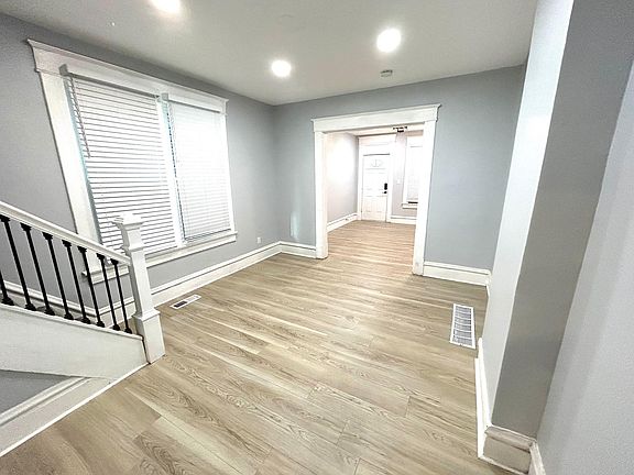 2nd image of 1395 Hildreth Ave #1395