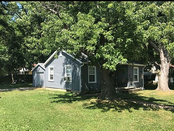 2nd image of 2200 Ravenswood Dr