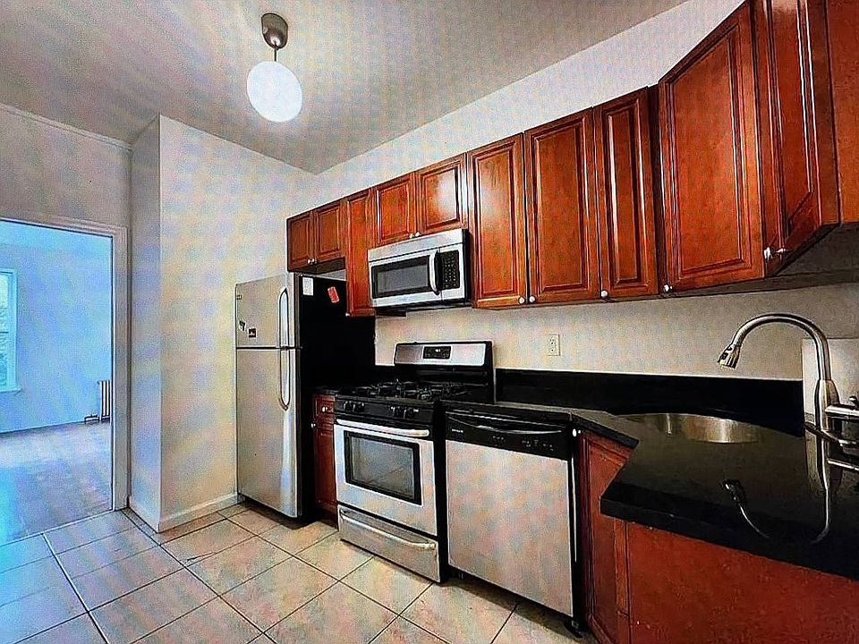 2nd image of 210 Clarkson Ave