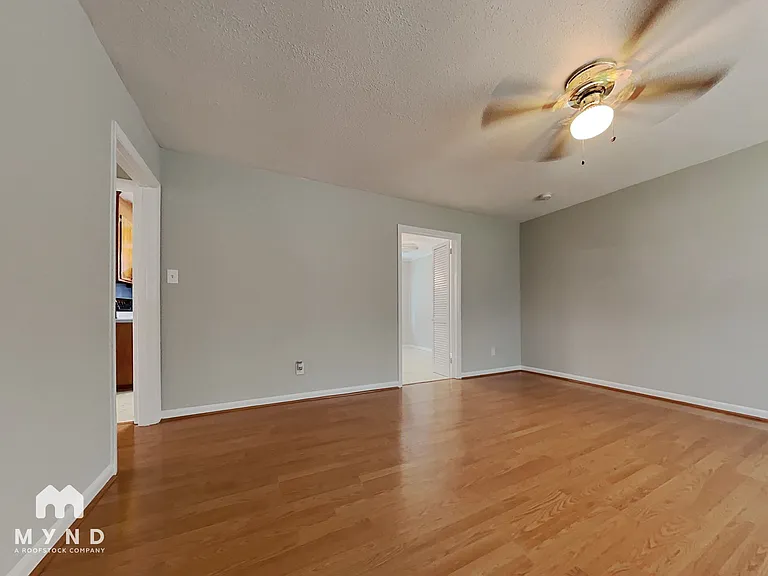 221 Tanglewood Dr — Photo 6