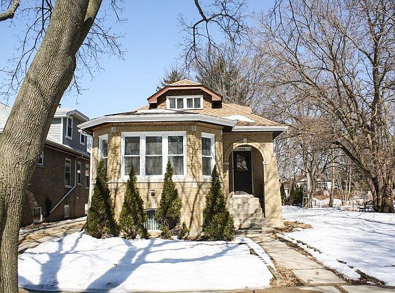 2nd image of 1558 Van Buren Ave