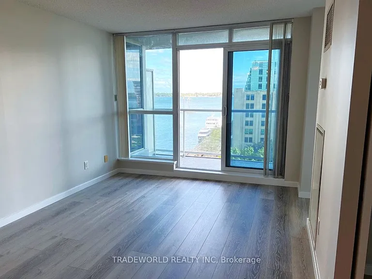 8 York St #1009 — Photo 3