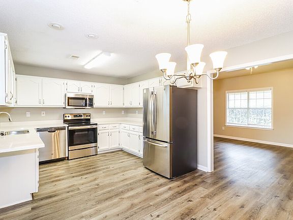 5th image of 3915 Woodland Dr