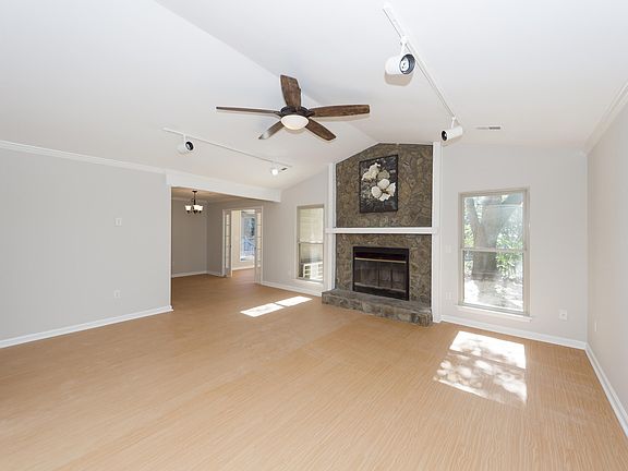 5th image of 2921 Newport Pl