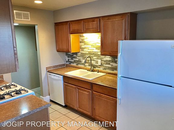 5th image of 632 Royal Crest Dr