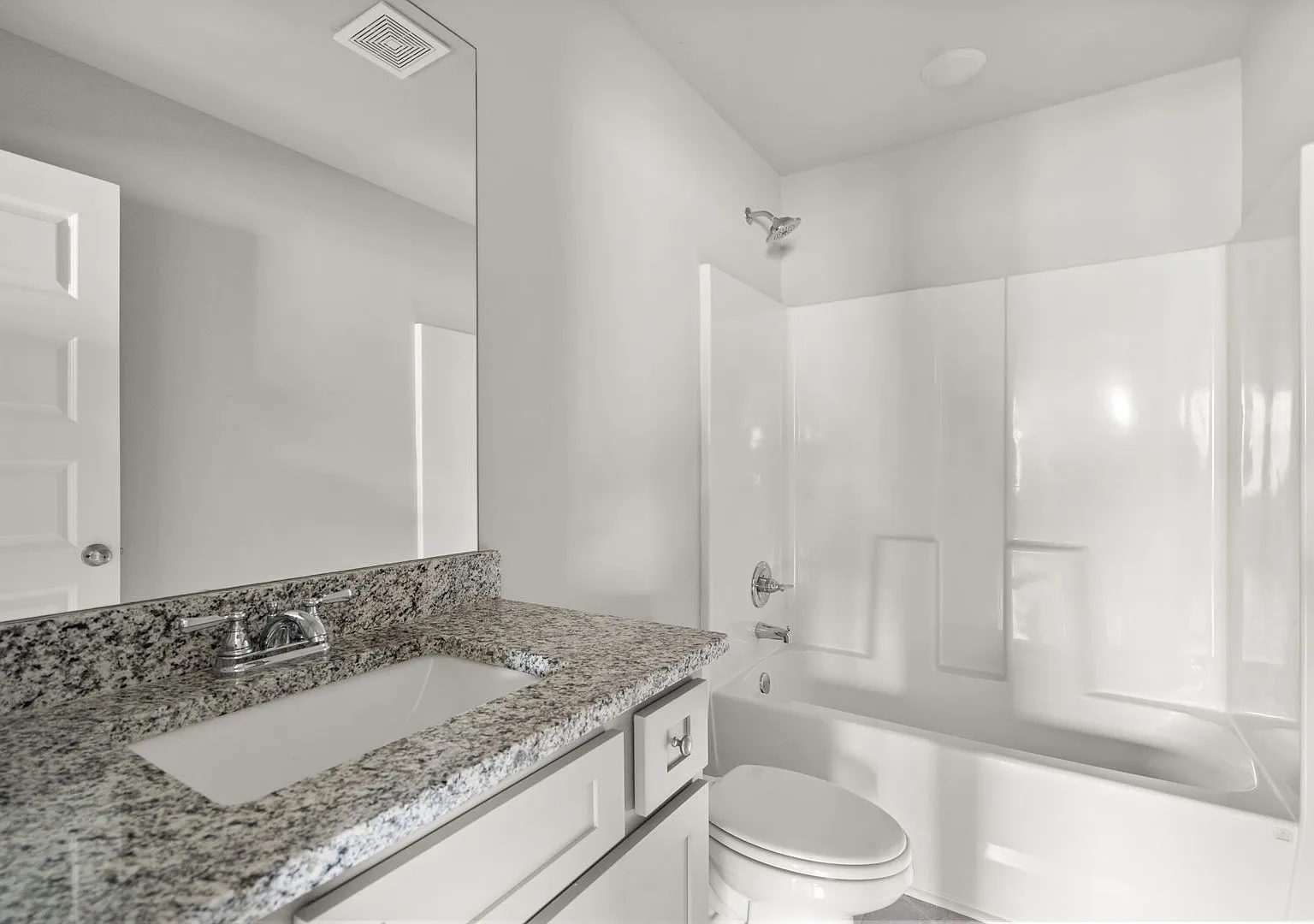 4 bed / 2.5 bath in Gainesville! Retreat at Chicopee — Photo 2
