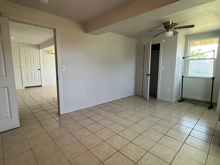2112 Victory Ave #2 — Photo 6