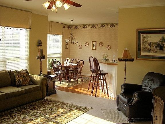 Open floorplan, fireplace, built-in shelves