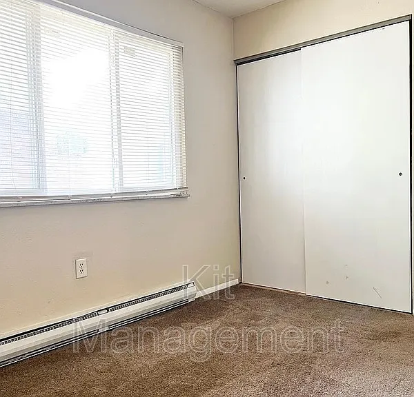 1919 W Alexis Rd — Photo 6