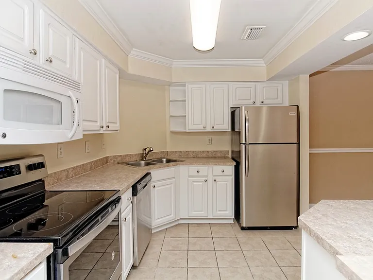 380 Marshland Rd #D28 — Photo 6