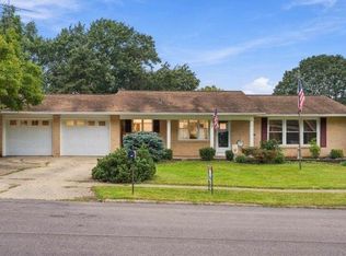 1113 Beech Dr, Dixon, IL 61021