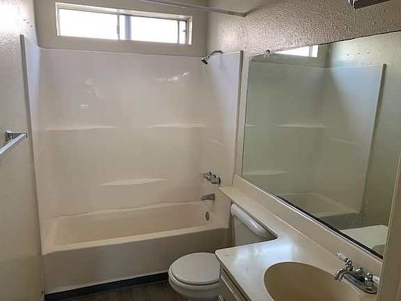 3rd image of 10123 Alondra Blvd APT 3