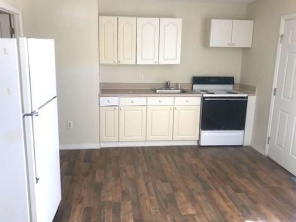 4th image of 825 Washington Palm Loop #B