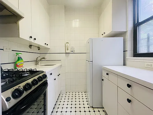 Rented by Oxford Property Group | media 11